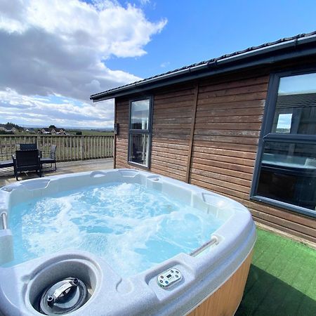 Benarty 11 With Private Hot Tub - Fife - Loch Leven - Lomond Hills - Pet Friendly Villa Kelty Luaran gambar
