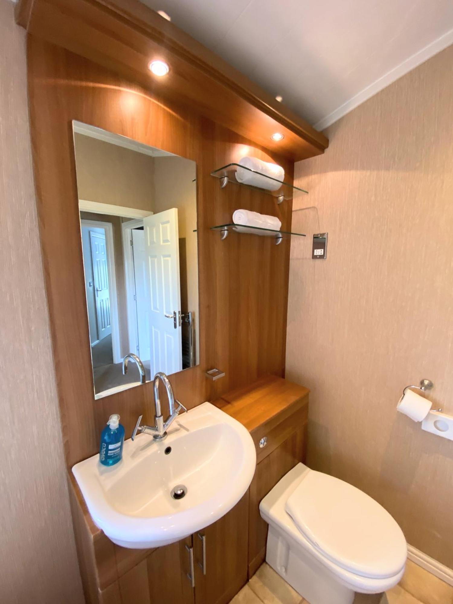 Benarty 11 With Private Hot Tub - Fife - Loch Leven - Lomond Hills - Pet Friendly Villa Kelty Luaran gambar