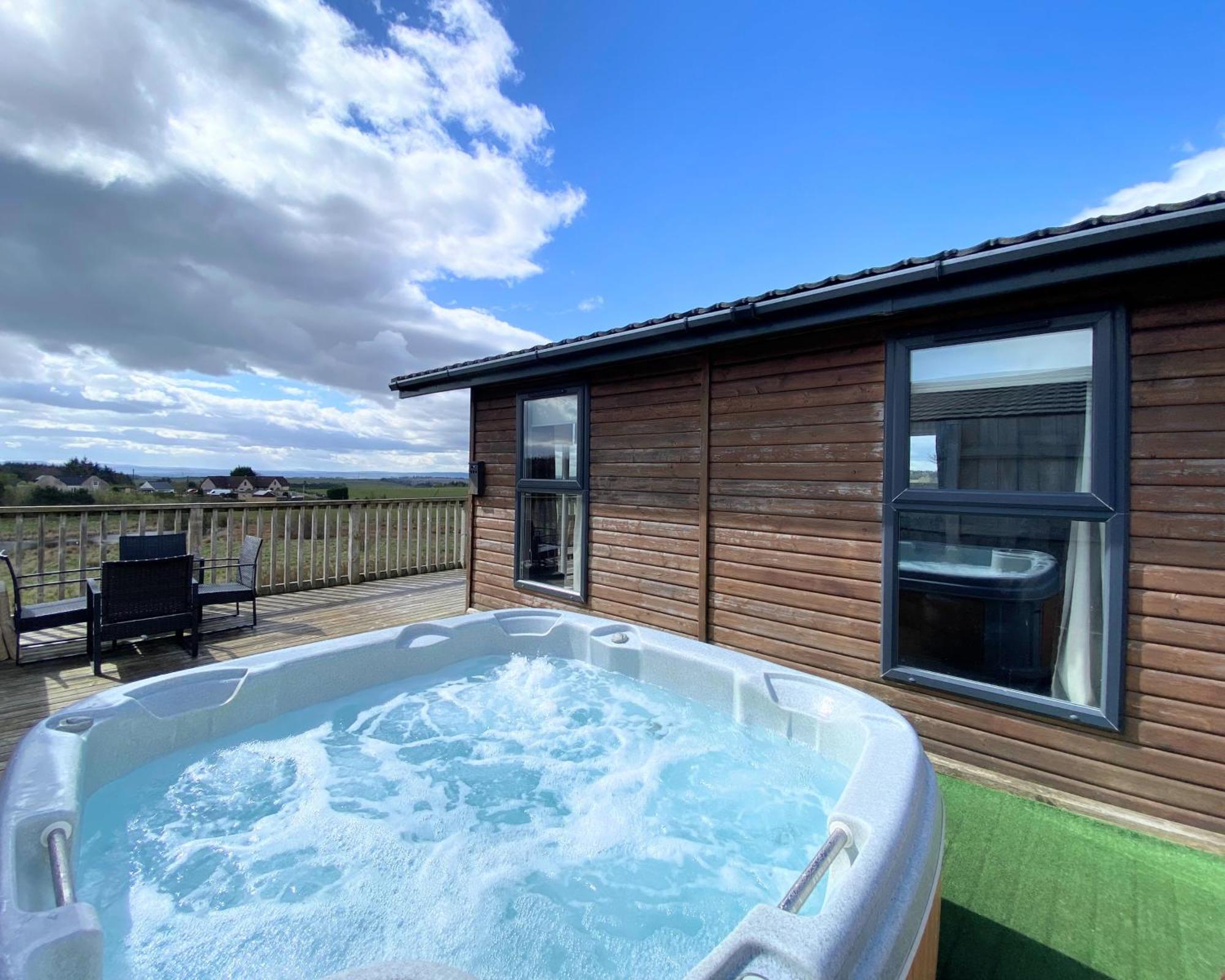 Benarty 11 With Private Hot Tub - Fife - Loch Leven - Lomond Hills - Pet Friendly Villa Kelty Luaran gambar